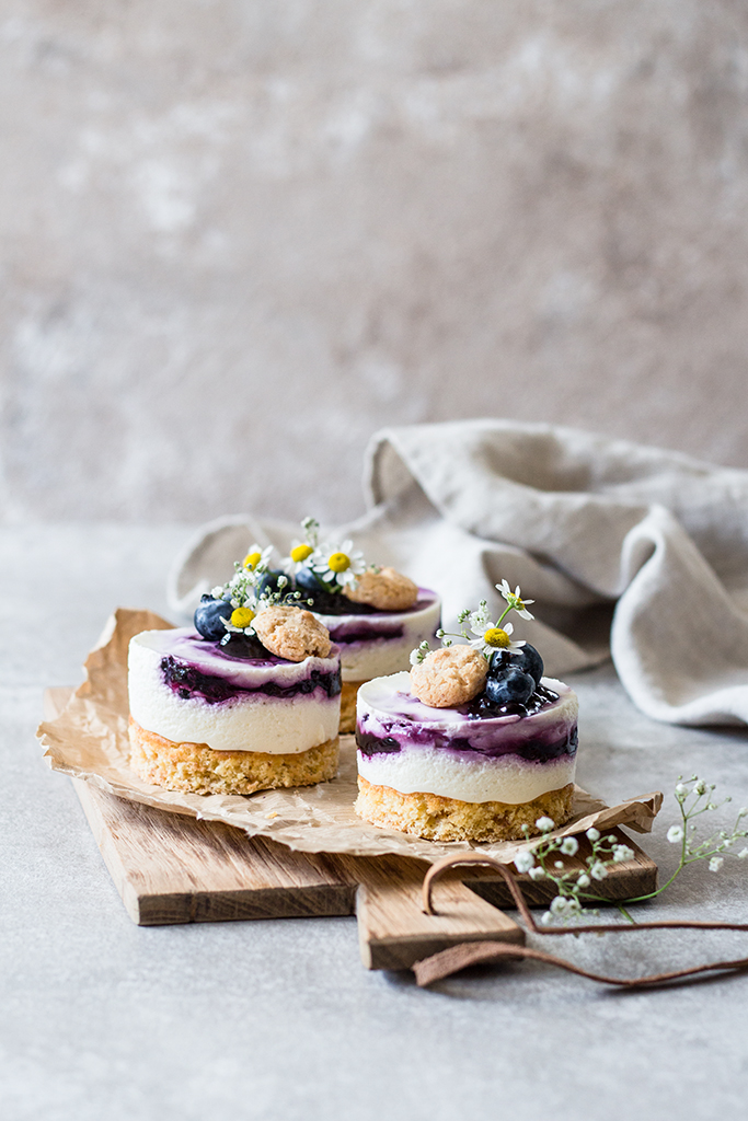 Blaubeer-Cheesecake Törtchen mit Amarettini-Biskuit – Culirena